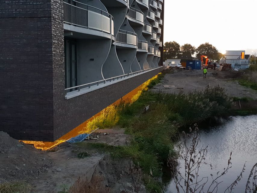 LED strip onder het woongebouw